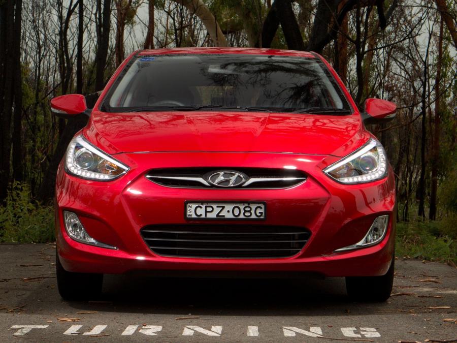  Hyundai Accent SR 2013 года  (фото 5 из 11)